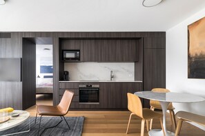 Micro-ondes, four, plaque de cuisson, lave-vaisselle