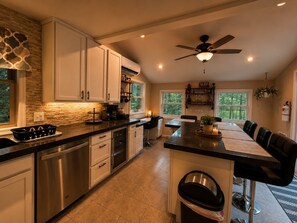 Fridge, microwave, oven, stovetop - Welcome to the Honey Bear Hideaway Lake Wallenpaupack (Lake Ariel)
