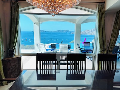 Incredible Ocean Views! Very Close to the Beach, Private Pool with Sun Deck 