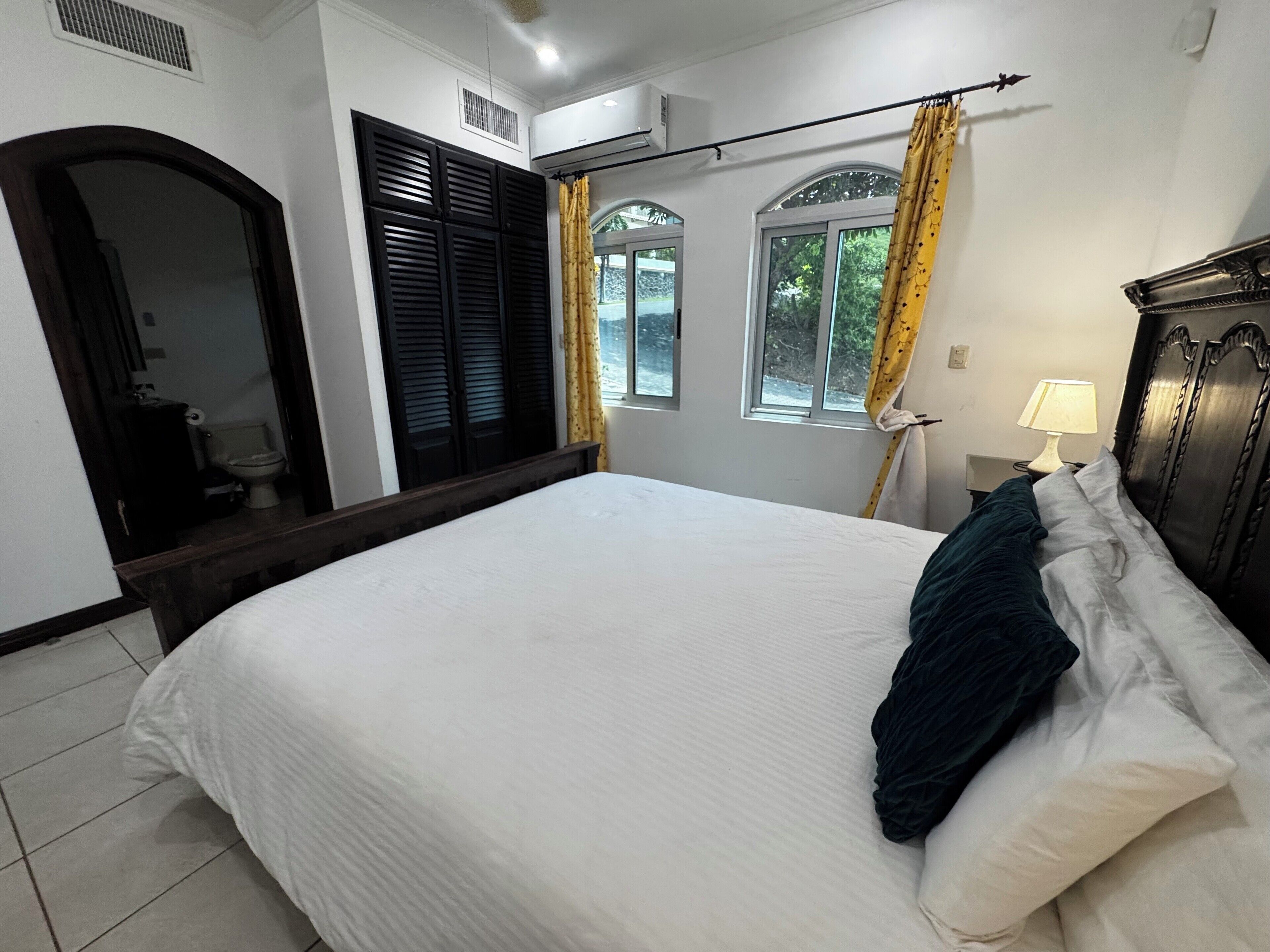 3 bedrooms, iron/ironing board, free WiFi, bed sheets