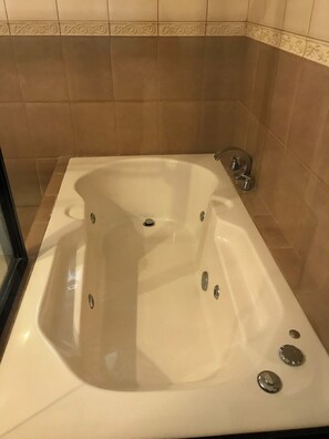 Serviettes fournies, savon