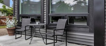   Cozy Fully Furnished 2-Bedroom Suite with Wifi, Parking and private entrance.