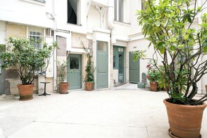 Exterior detail - Appartement Richer - Welkeys (Paris)
