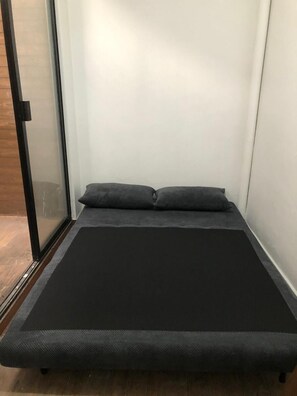 14 bedrooms, desk, free WiFi, bed sheets