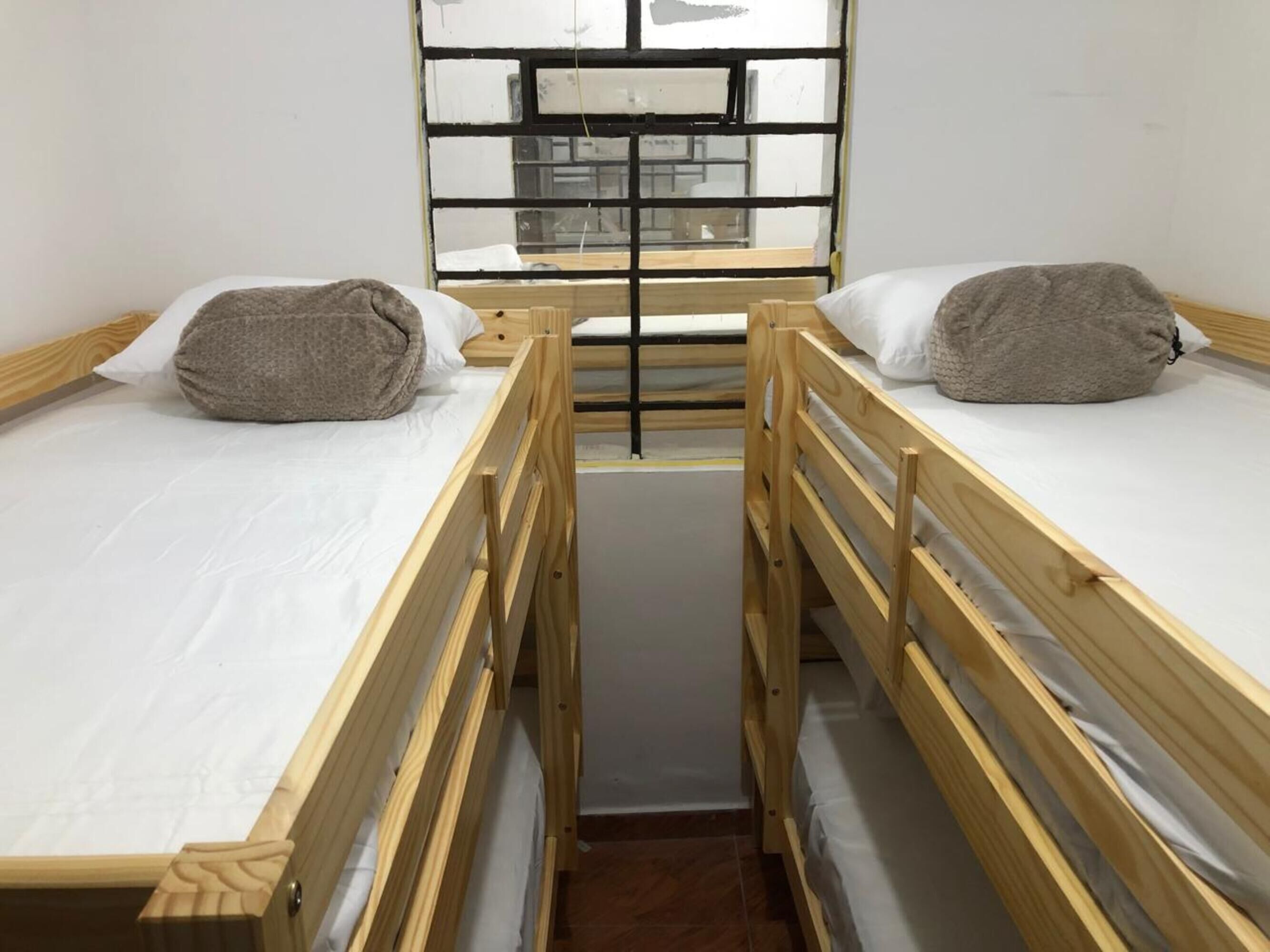 14 habitaciones, escritorio, wifi gratis y ropa de cama 