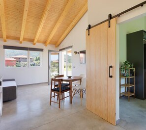 Appartement, véranda, vue jardin | Coin séjour