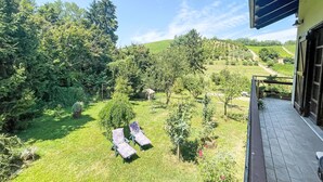 A balcony with a view of a lush garden and vineyards. - Del Respiro by Interhome (Asti)