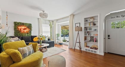 Vintage Boho Retreat in Reno's Midtown Arts District
