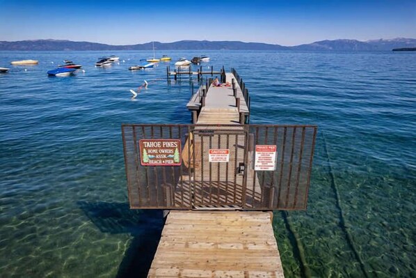 Marina - Lakewalk Lodge by Tahoe Getaways, Pet-Friendly w/ Sauna & Beach (Homewood)