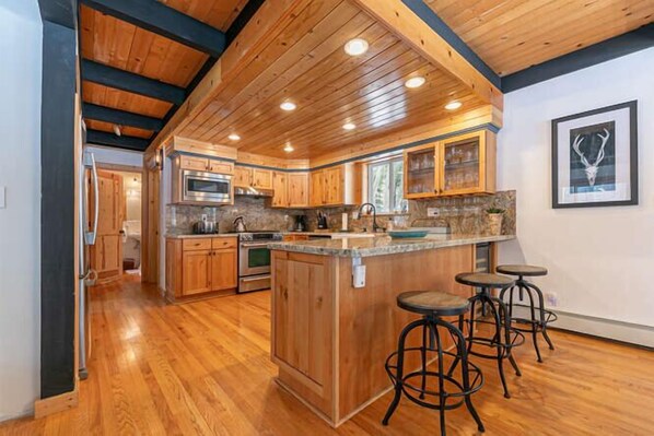 Fridge, oven, dishwasher, coffee/tea maker