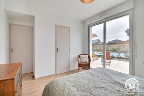 4 chambres, fer et planche à repasser, lit parapluie, Wi-Fi gratuit