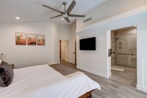 3 bedrooms, desk, free WiFi, bed sheets