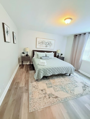 3 bedrooms, iron/ironing board, WiFi, bed sheets