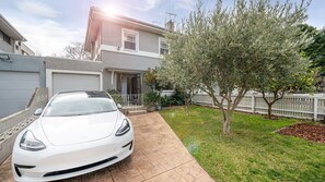 Property grounds - Bank House Port Melbourne (Port Melbourne)