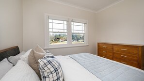 3 bedrooms, iron/ironing board, travel cot, free WiFi
