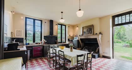 Domaine du Château de la Grotte, private access to the river, swimming pool, 6 bedrooms, 5 bathrooms