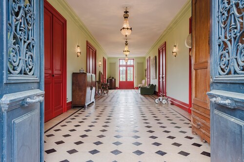 Domaine du Château de la Grotte, accès privé à la rivière, piscine, 6 ch, 5 sdb