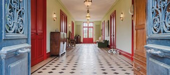 Domaine du Château de la Grotte, private access to the river, swimming pool, 6 bedrooms, 5 bathrooms