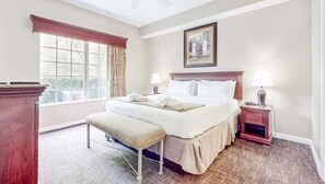 2 slaapkamers, een bureau, een strijkplank/strijkijzer, gratis wifi