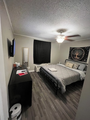 1 bedroom, desk, free WiFi, bed sheets