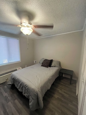 1 bedroom, desk, free WiFi, bed sheets