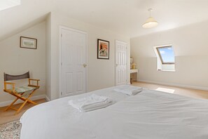 4 habitaciones, tabla de planchar con plancha, wifi y ropa de cama