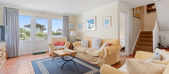 Chough at Highcliffe -  a dormer bungalow that sleeps 7 guests  in 4 bedrooms