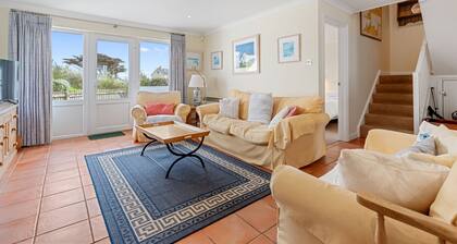 Chough at Highcliffe - a dormer bungalow that sleeps 7 guests in 4 bedrooms