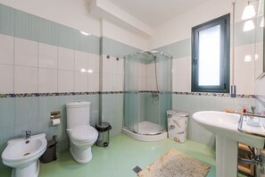 House, Smoking | 2 bedrooms - Marina Mirage Apartment Beachfront 2BR (Vlorë)