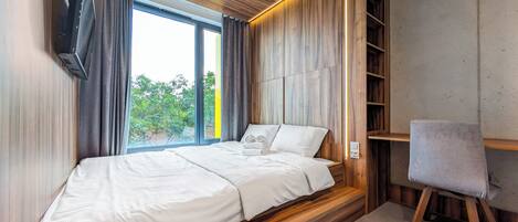 Iron/ironing board, WiFi, bed sheets