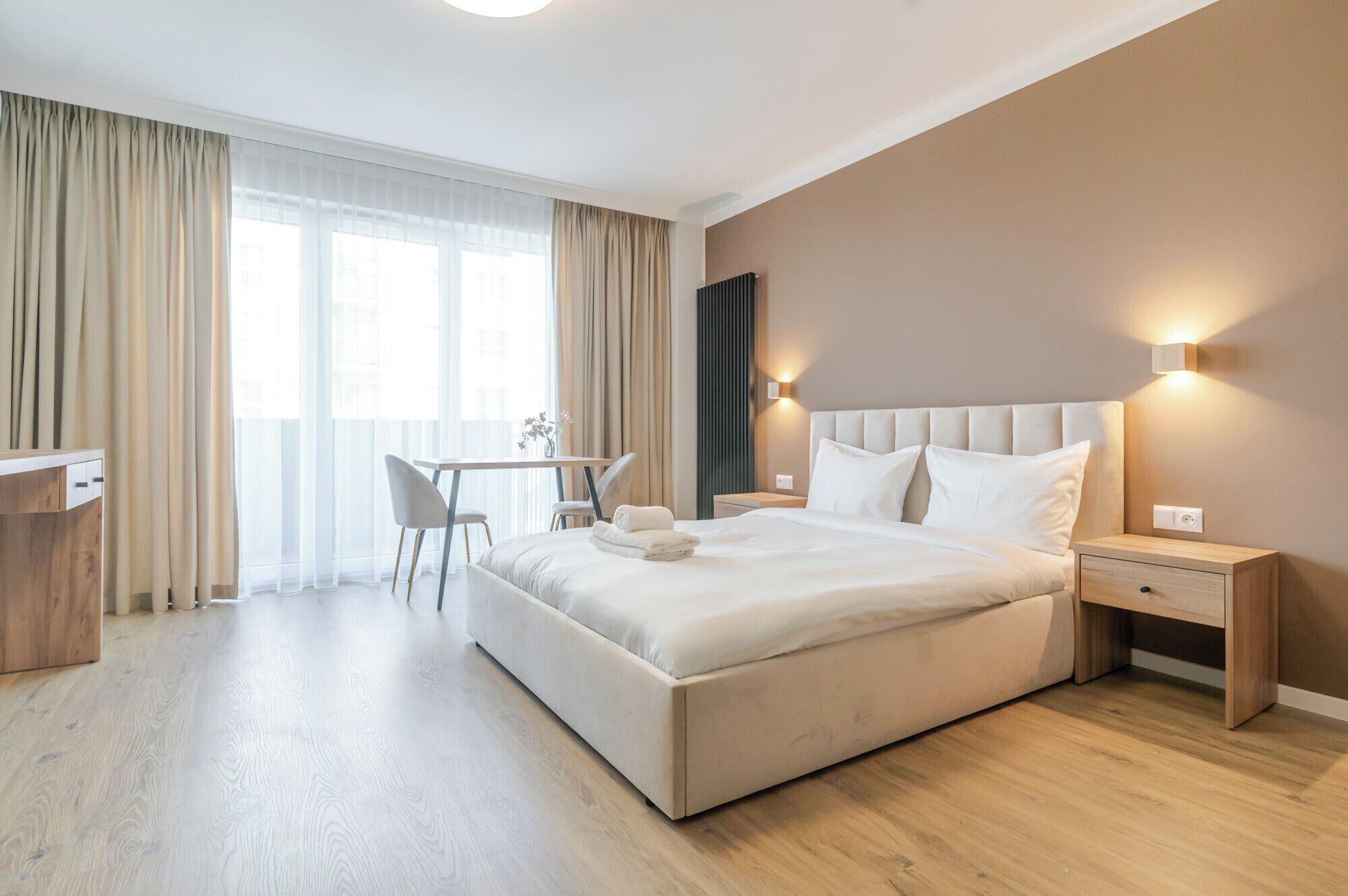 Iron/ironing board, WiFi, bed sheets