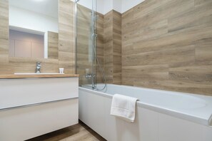 Hair dryer, towels - Business Deluxe Studio 48 (Katowice)