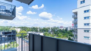 A balcony with a view of a cityscape, including buildings and a road. - Business Deluxe Studio 48 (Katowice)