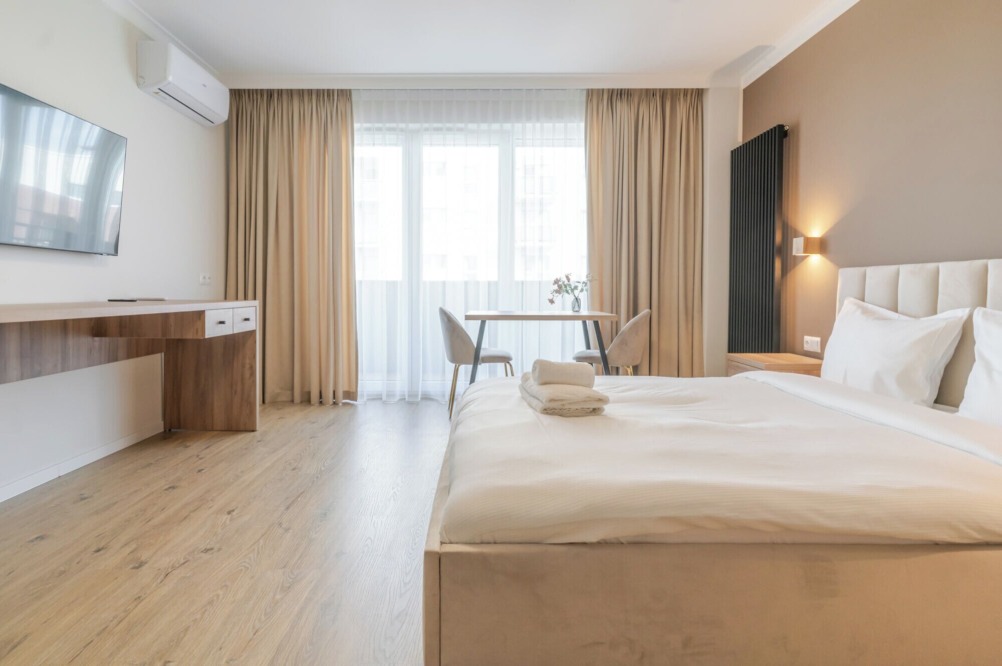 Iron/ironing board, WiFi, bed sheets