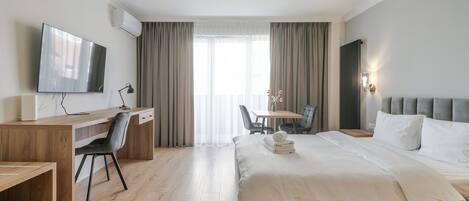 Iron/ironing board, WiFi, bed sheets