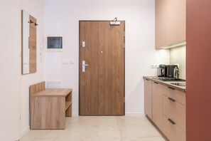 Fridge, microwave, stovetop, dishwasher