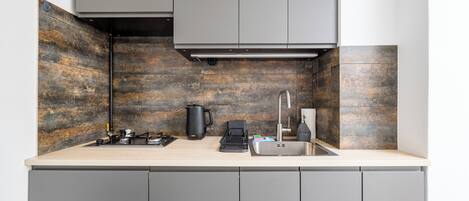 Fridge, microwave, stovetop, dishwasher