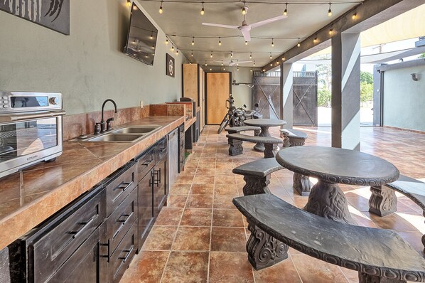 Microwave, oven, stovetop, dishwasher