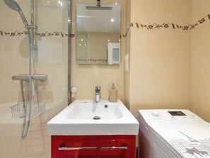 Ducha, secador de pelo, toallas