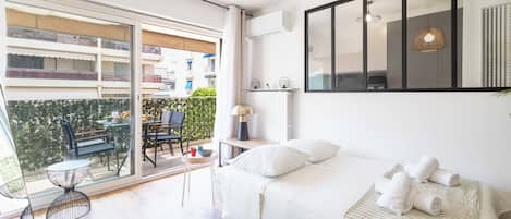 1 chambre, fer et planche Ă repasser, Wi-Fi, draps fournis