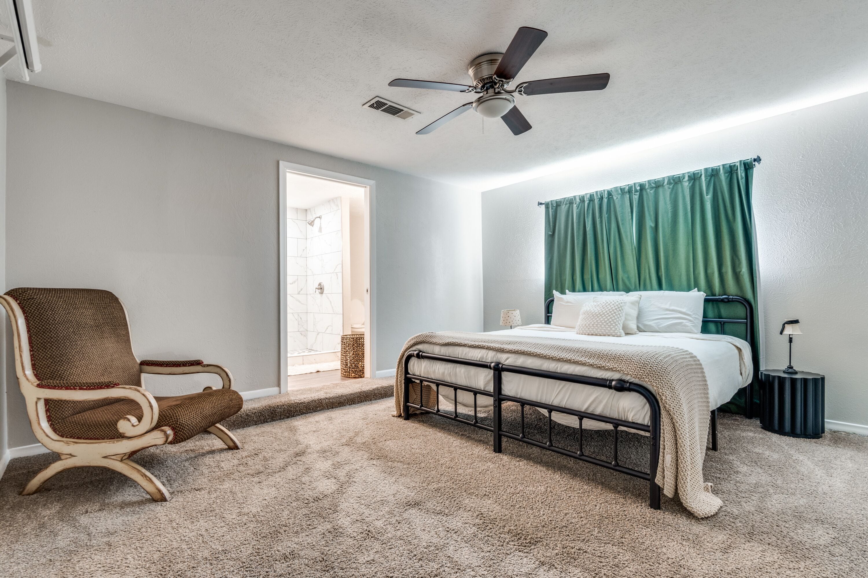 3 bedrooms, desk, iron/ironing board, free WiFi