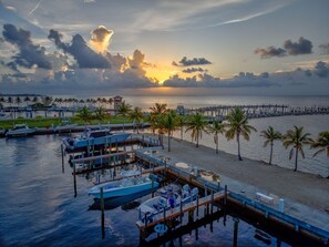Marina - Emerald Tides - Luxury Oceanfront Home with Private Pool, 30' Dock (Marathon)
