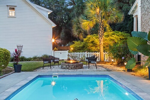 Airstream Sylvie with Salt Water Pool and Outdoor Shower-the perfect get away