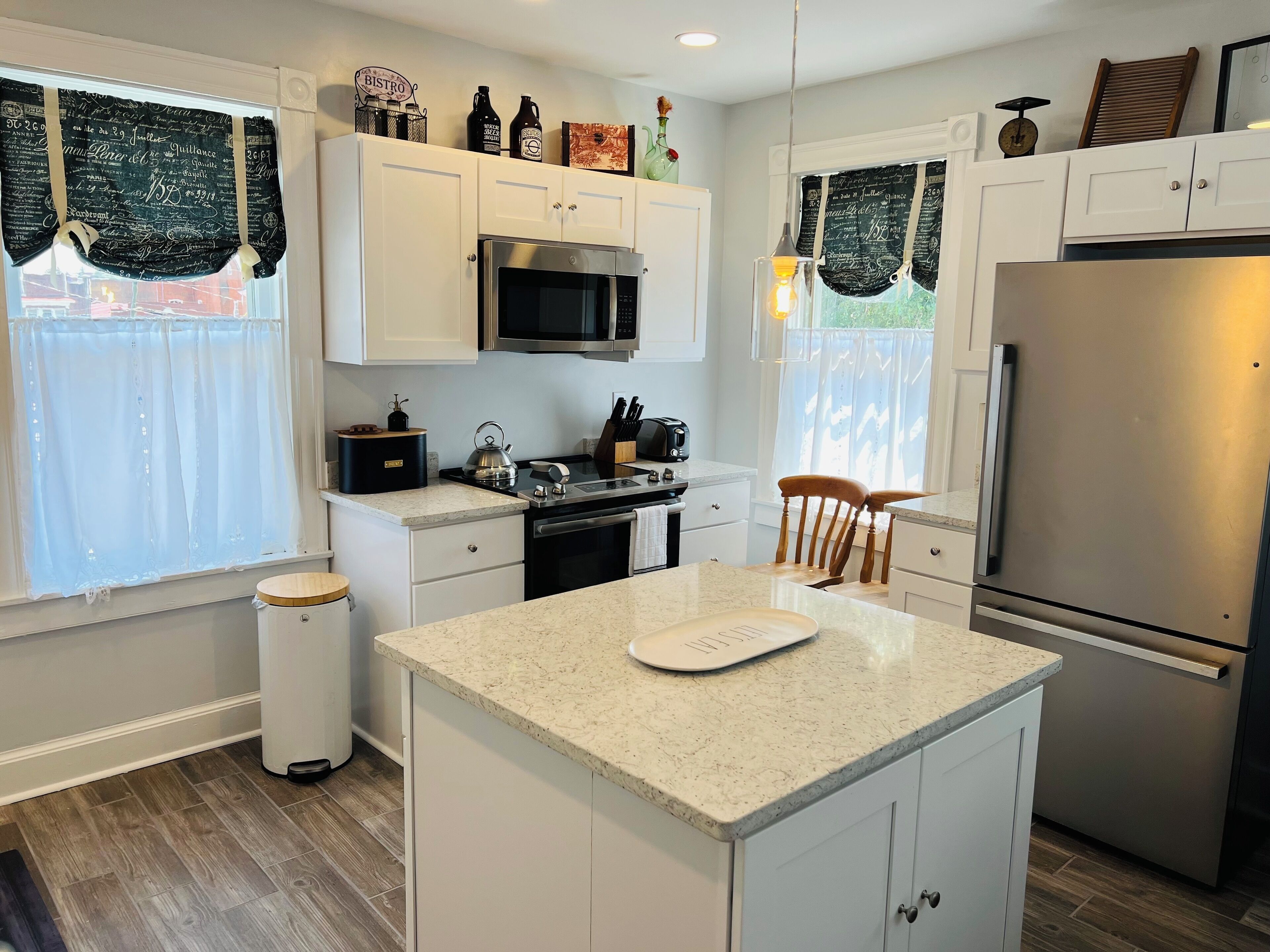 Microondas, horno, parrilla de estufa y lavavajillas 