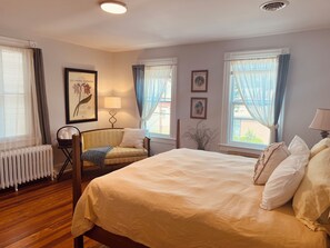 3 habitaciones, tabla de planchar con plancha, wifi y ropa de cama 