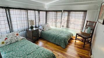 3 quartos, ferros/tábuas de passar roupa, Wi-Fi, roupa de cama