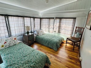 3 slaapkamers, een strijkplank/strijkijzer, wifi, beddengoed
