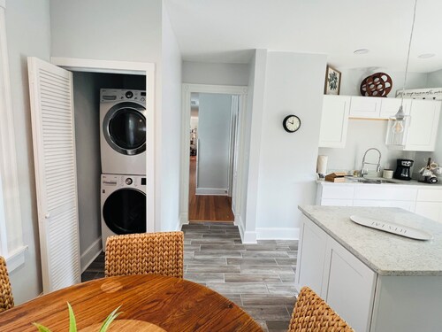 Magnolia Wind elegant 3 BR 1BA loft apartment park for free and walk downtown