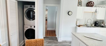 Magnolia Wind elegant 3 BR 1BA loft apartment park for free and walk downtown