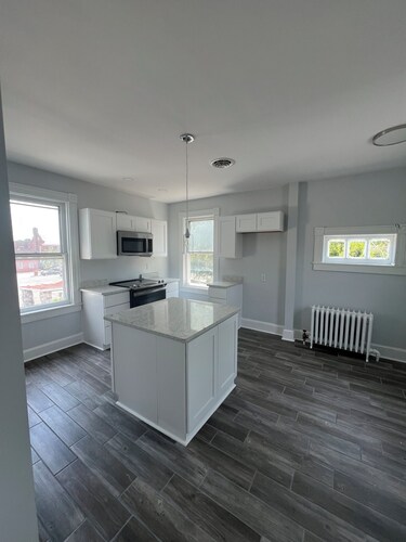 Magnolia Wind elegant 3 BR 1BA loft apartment park for free and walk downtown